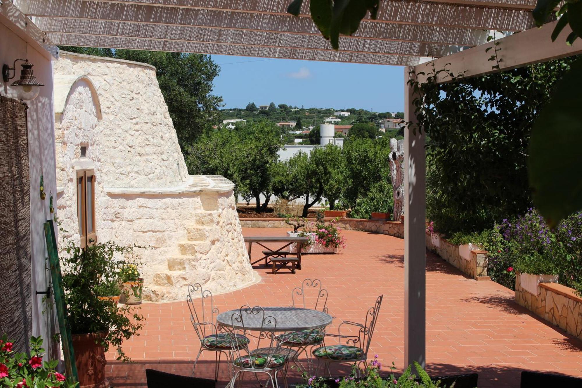 Trullo Il Melograno Guest House Остуни Екстериор снимка