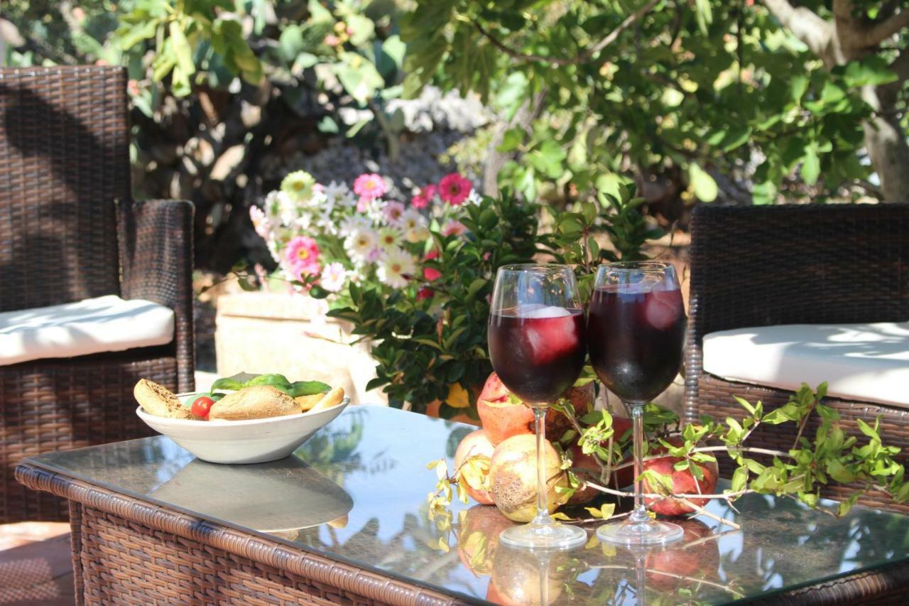 Trullo Il Melograno Guest House Остуни Екстериор снимка