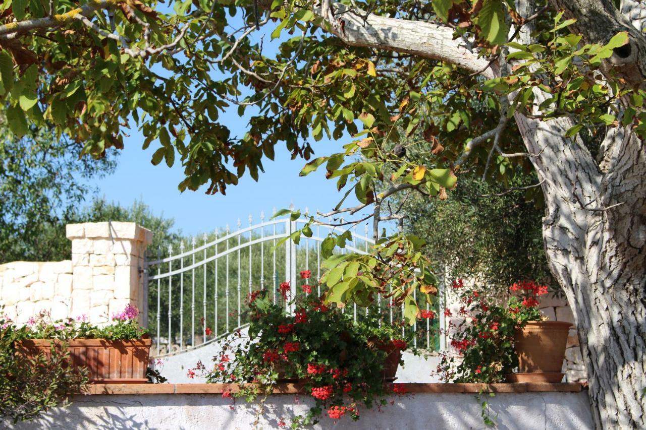 Trullo Il Melograno Guest House Остуни Екстериор снимка
